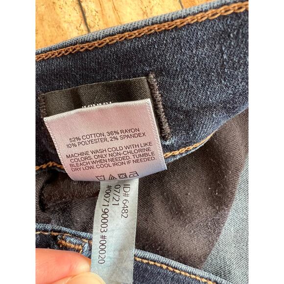 Express High Rise Dark Wash Supersoft Skinny Jeans Color: Dark Wash 16 Regular - Picture 9 of 11